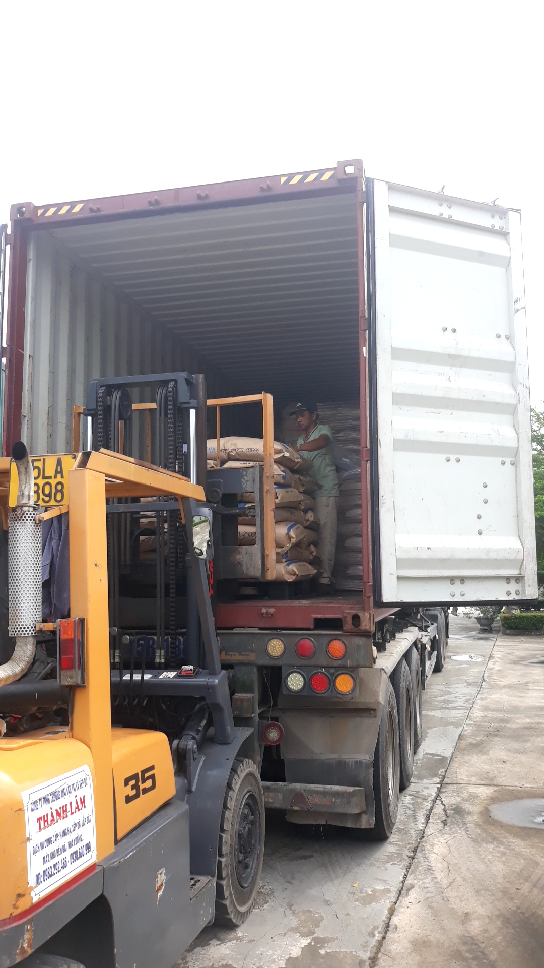 Thuê xe nâng đóng rút container Hải Phòng