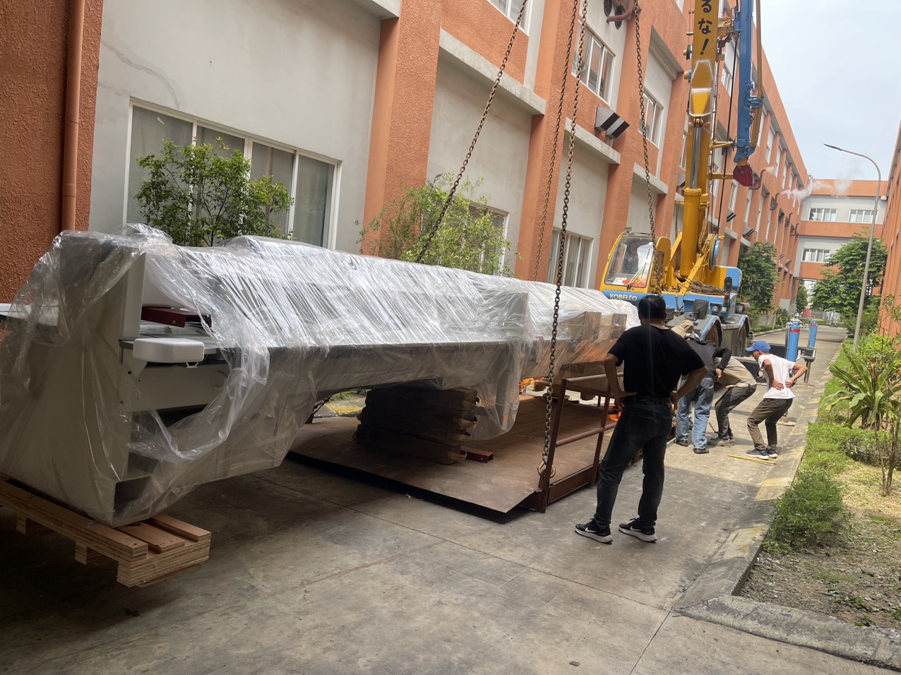 Xe cẩu, cẩu máy lên tầng tại Thuỷ Nguyên