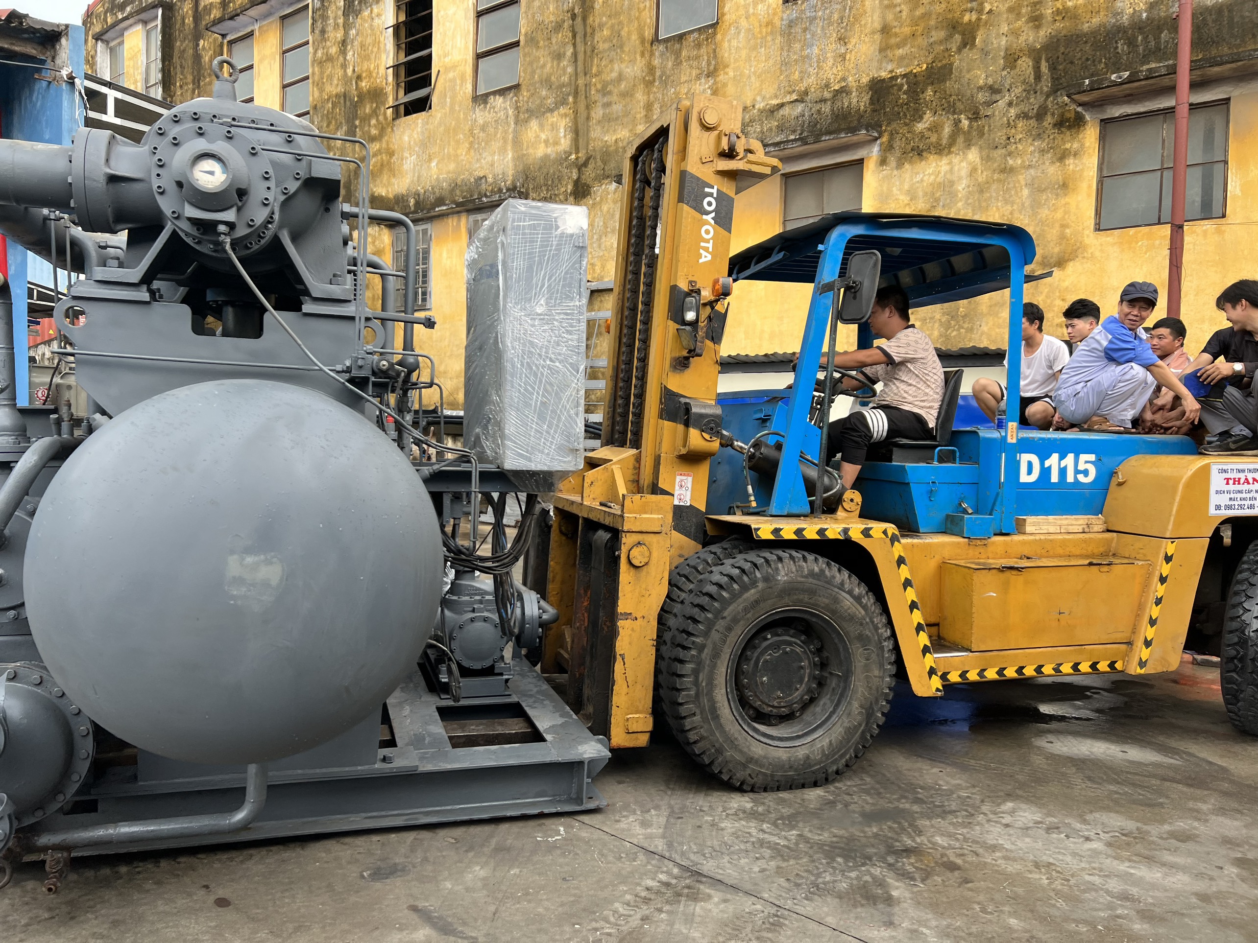 Dịch vụ cho thuê xe nâng tại cảng chùa vẽ Hải Phòng