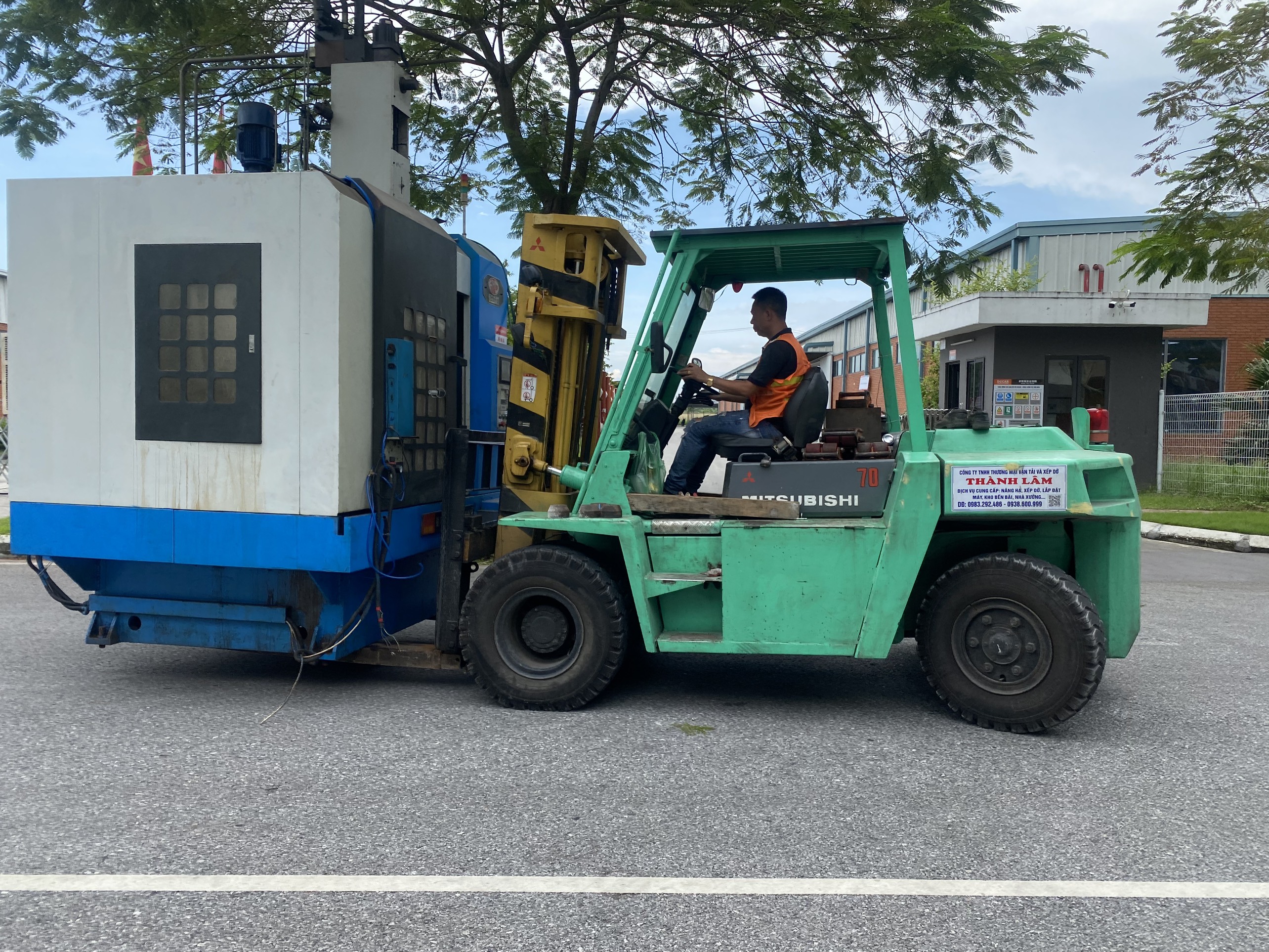 Cho thuê xe nâng tại nhà máy Hải Dương