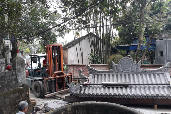 Xe cẩu vận chuyển di dời đá tại Mỹ Đồng Thủy Nguyên