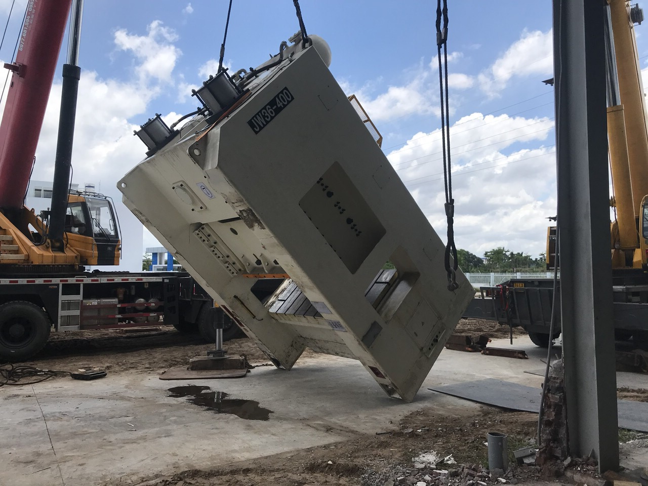 Thuê xe cẩu nâng máy móc thiết bị tại Hải Phòng